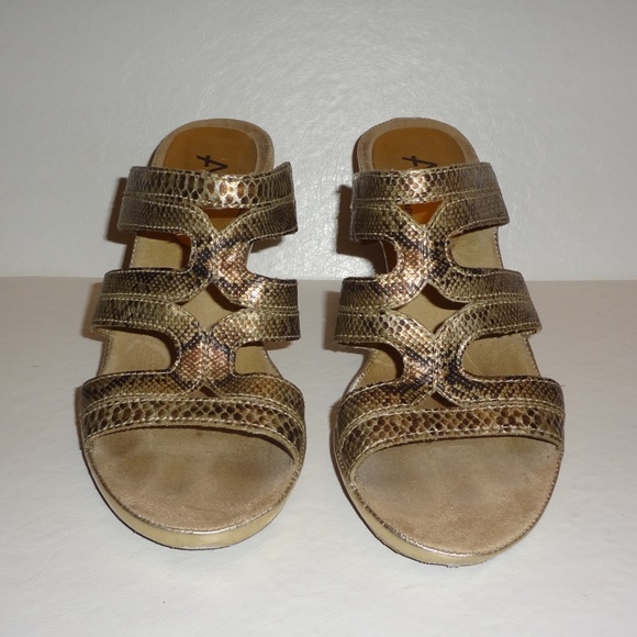 A2 by Aerosoles Stacked Heel Sandals - Picture 2 of 6